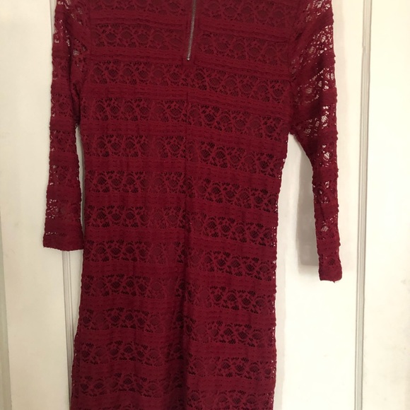 Red laced dress - Picture 3 of 3